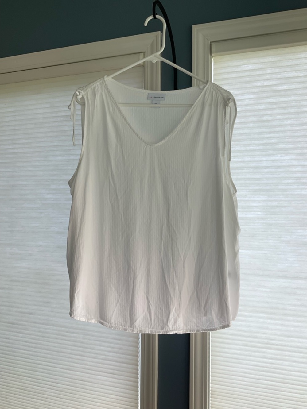 Liz Claiborne White V-Neck Tie-Shoulder Camisole